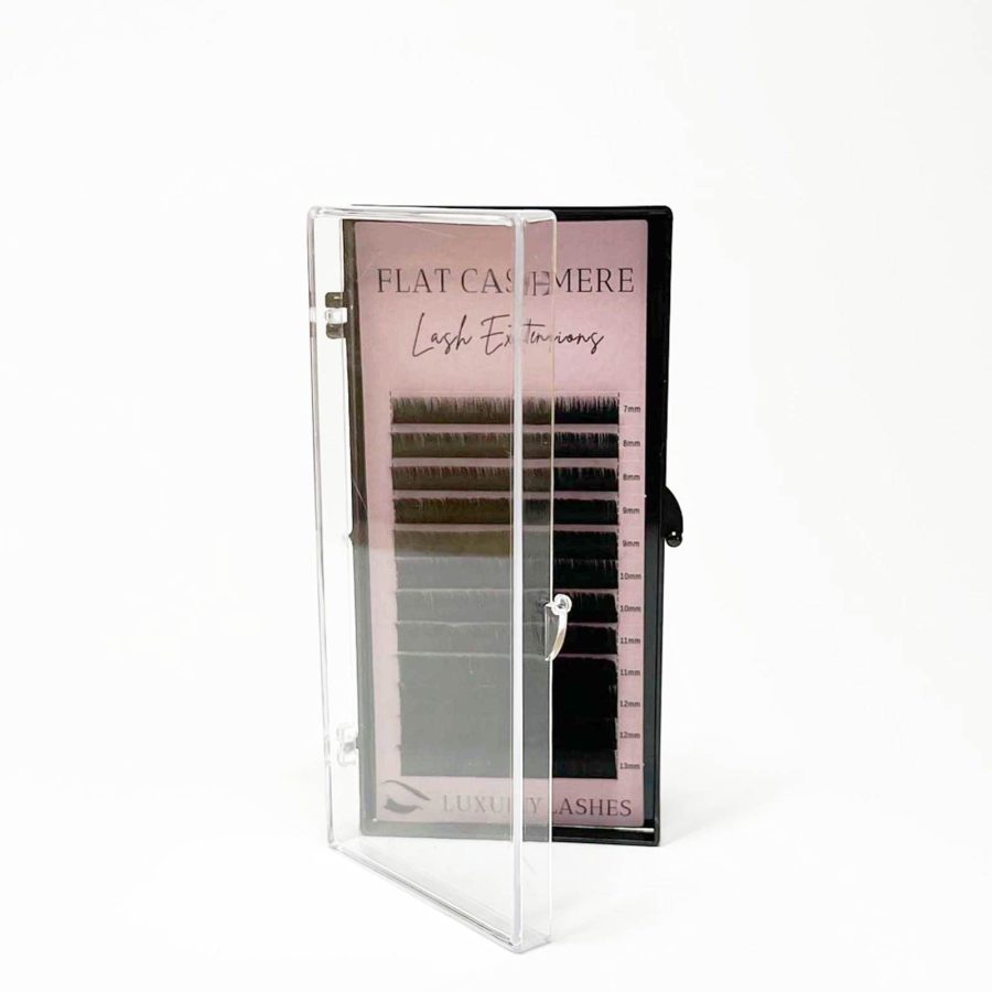 Flat Cashmere Wimperextensions van Luxury Lashes (Voorkant - half open)